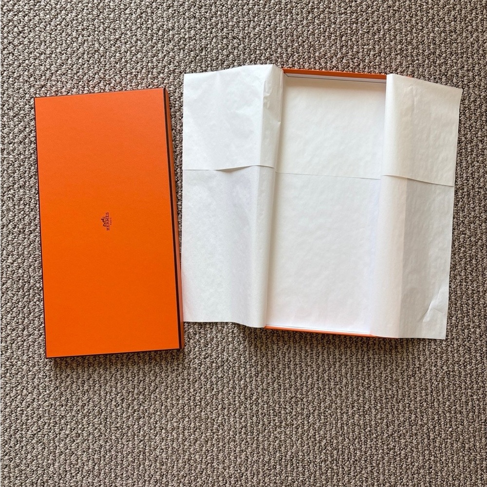 Hermes box, bag, and ribbon - Picture 2 of 6
